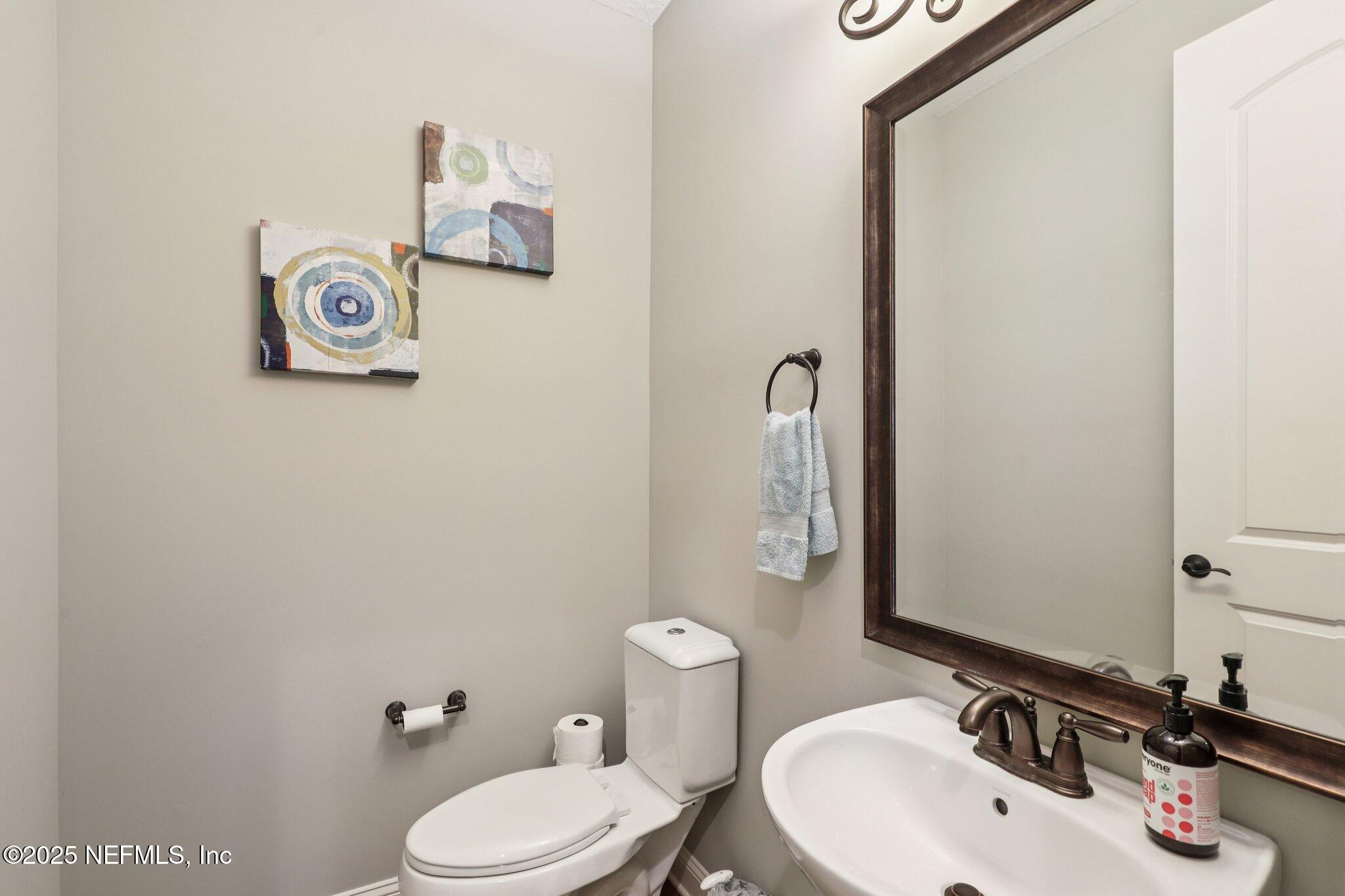 1389 Sunset View Lane Jacksonville, FL 32207 - Photo 23 of 45 Half Bathroom