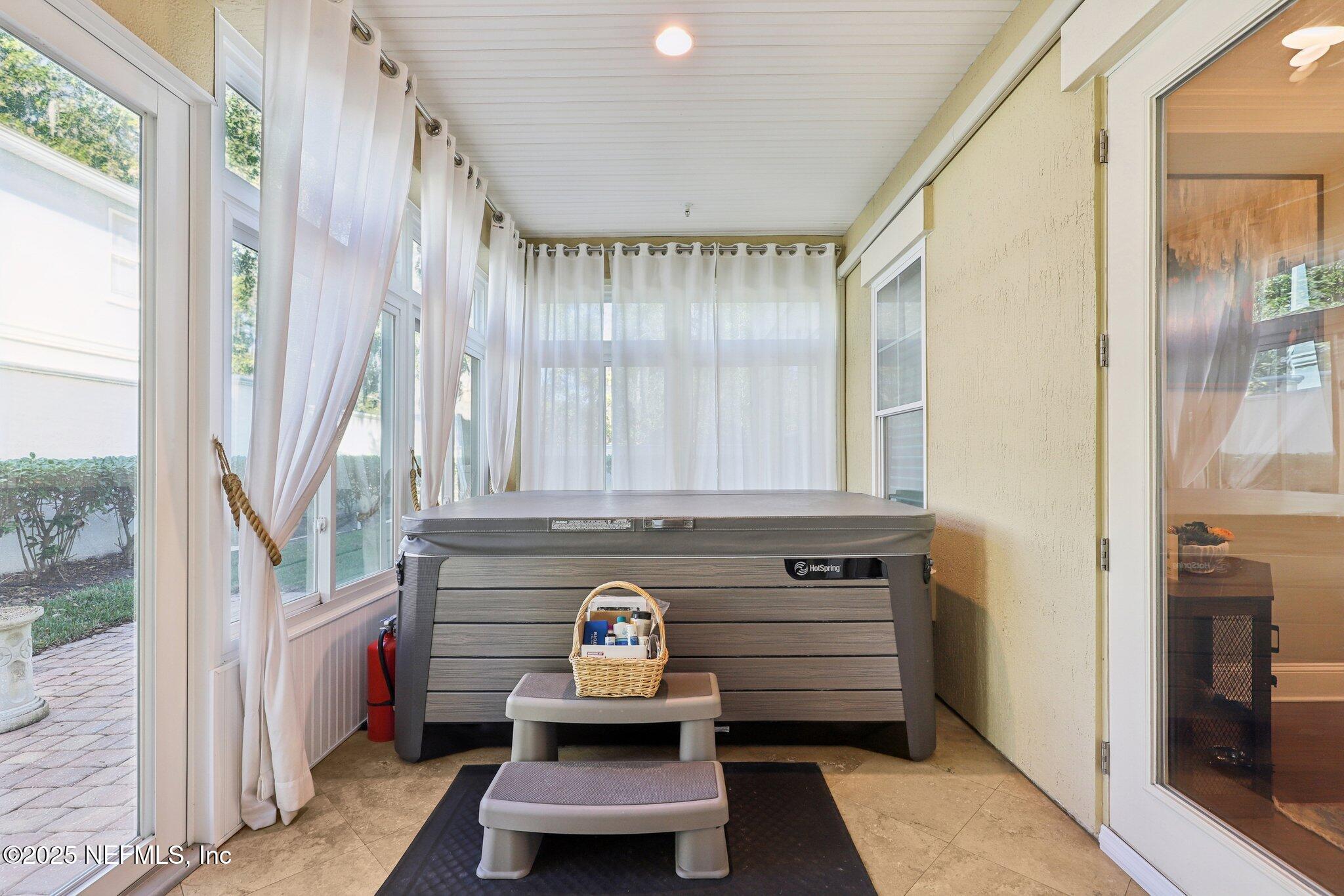 1389 Sunset View Lane Jacksonville, FL 32207 - Photo 27 of 45 Florida Room w/ Spa