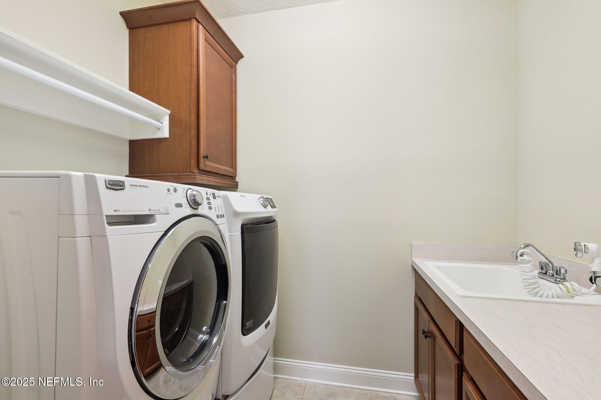 1389 Sunset View Lane Jacksonville, FL 32207 - Photo 29 of 45 Laundry Room