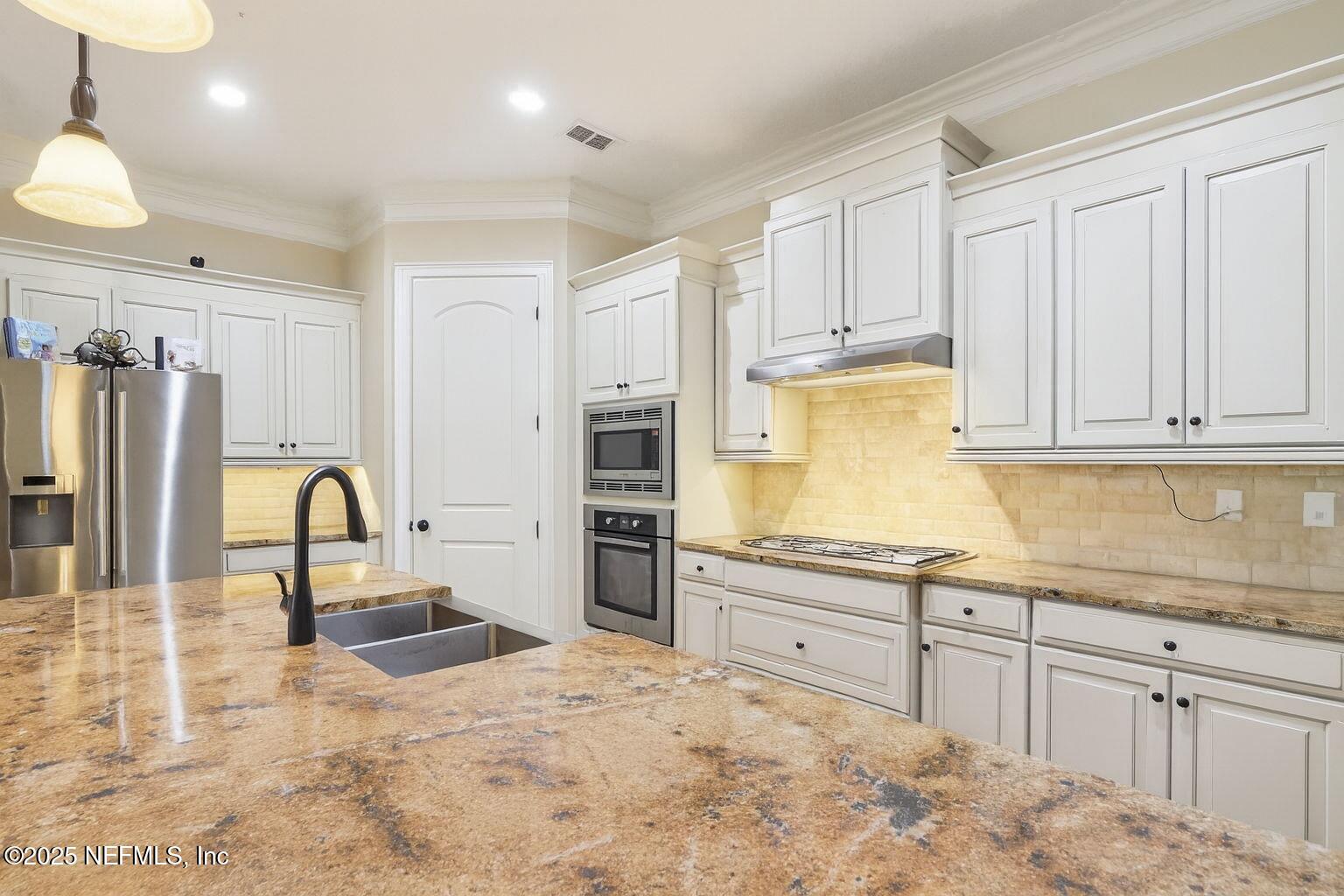 1389 Sunset View Lane Jacksonville, FL 32207 - Photo 4 of 45 Kitchen