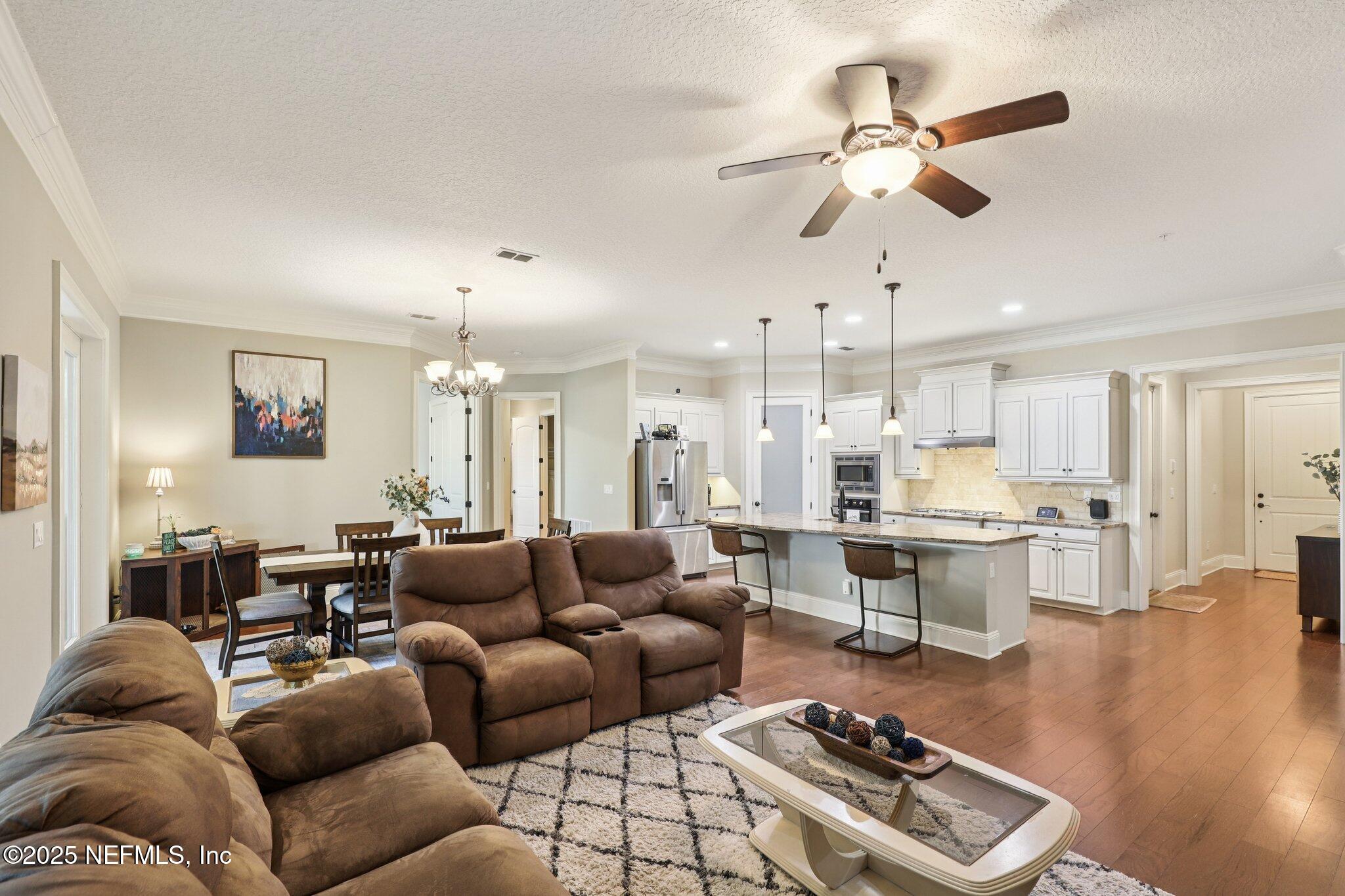 1389 Sunset View Lane Jacksonville, FL 32207 - Photo 8 of 45 Family Room