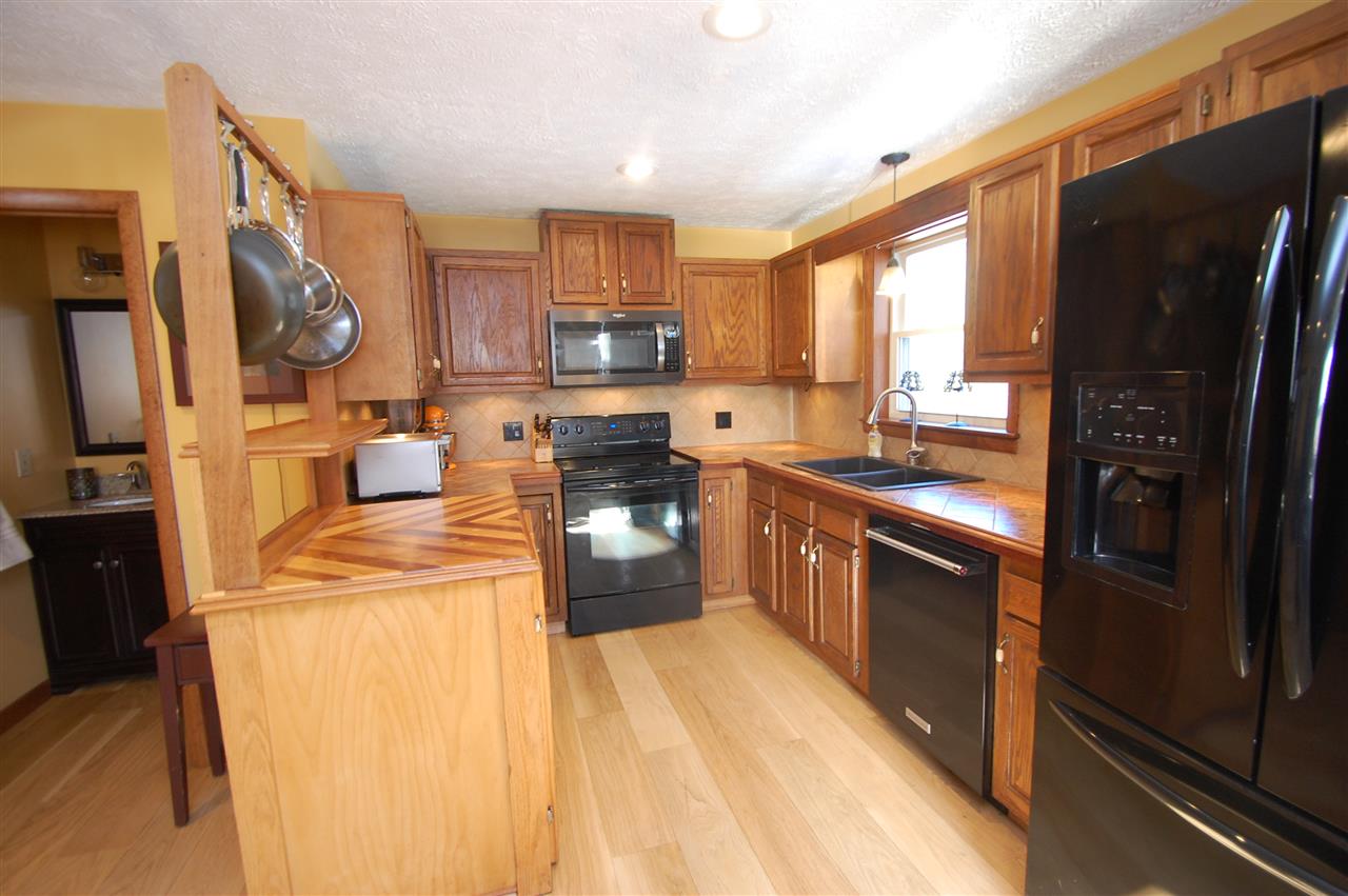 14 R Rocco Drive Derry, NH 03038 - Photo 15 of 35