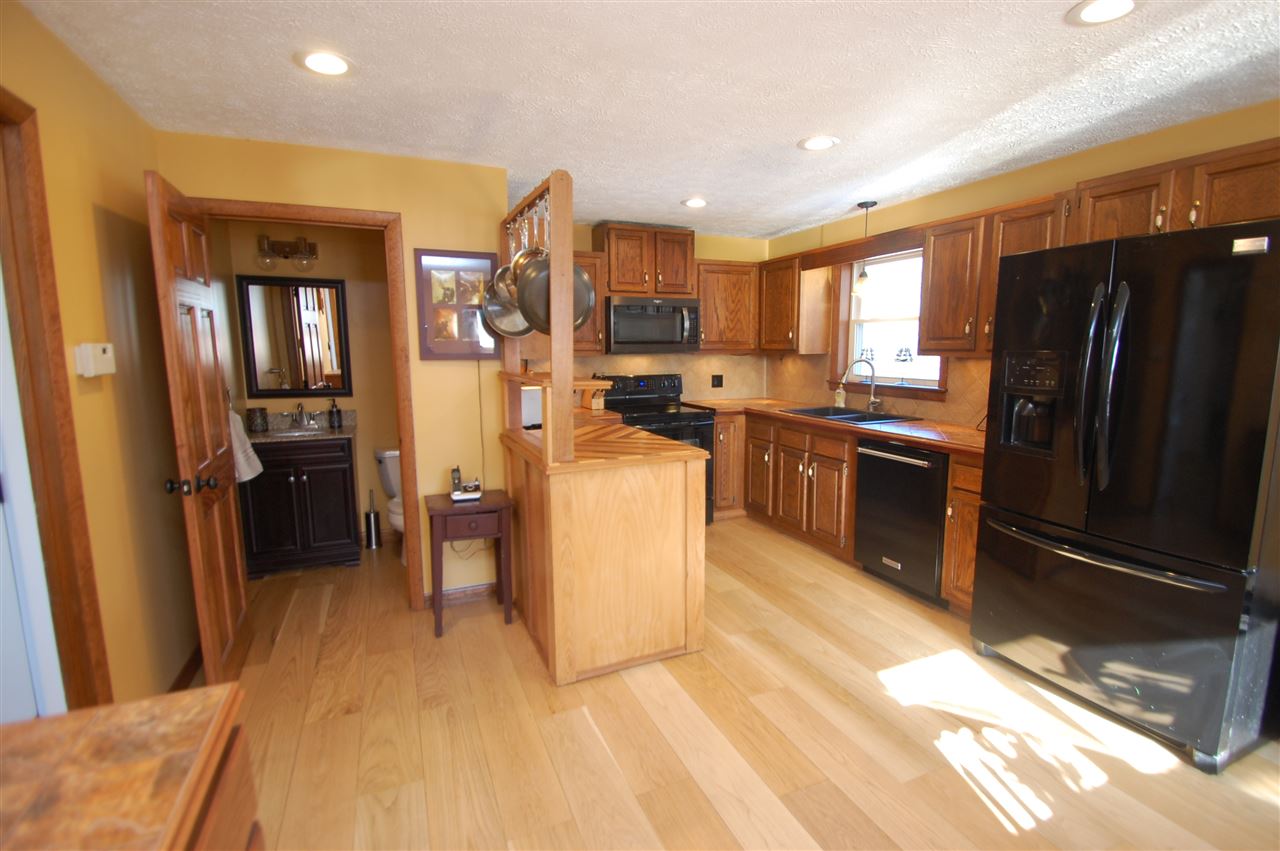14 R Rocco Drive Derry, NH 03038 - Photo 16 of 35