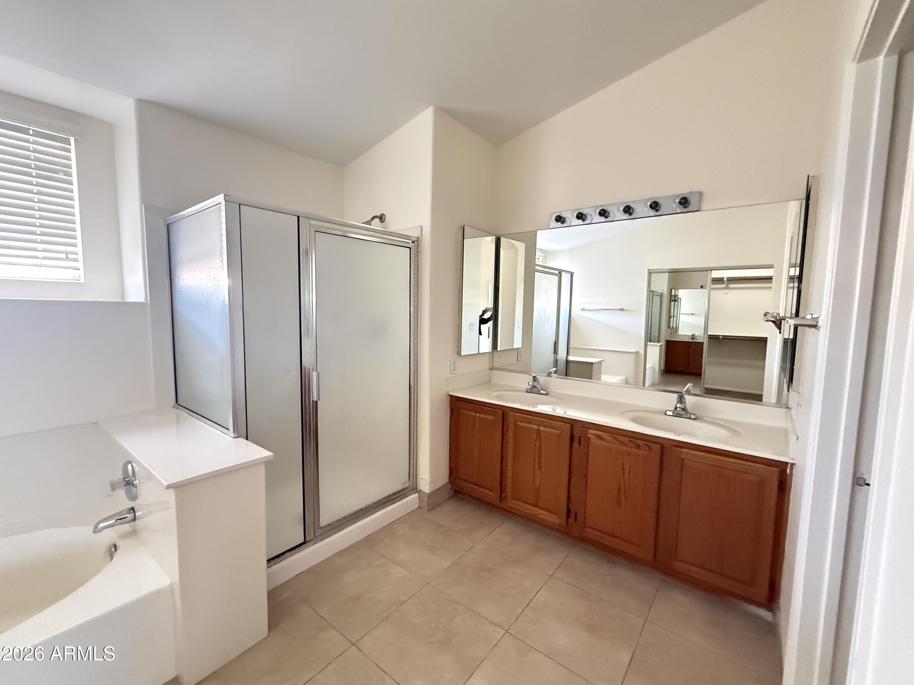 844 North Granite Street Gilbert, AZ 85234 - Photo 14 of 20 IMG_3001