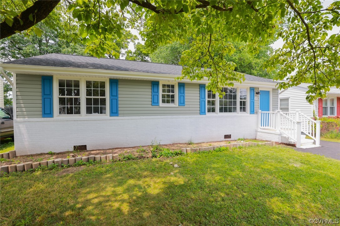 524 Chestnut Avenue Colonial Heights, VA 23834 - Photo 1 of 44 front view of a house with a yard