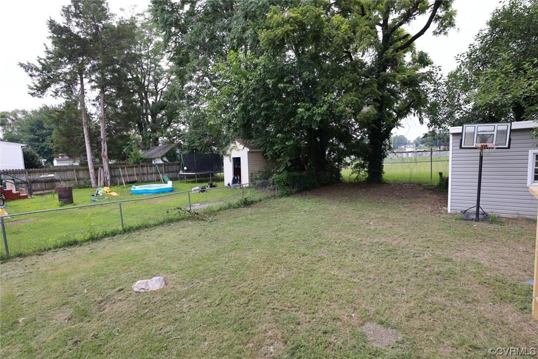 524 Chestnut Avenue Colonial Heights, VA 23834 - Photo 13 of 44 a view of a park with large trees