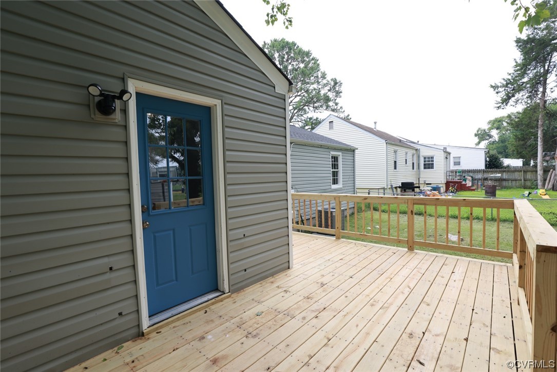 524 Chestnut Avenue Colonial Heights, VA 23834 - Photo 16 of 44 a view of a house with a patio
