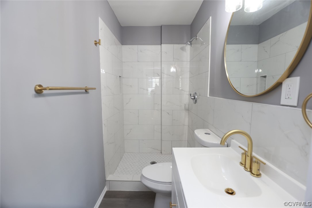 524 Chestnut Avenue Colonial Heights, VA 23834 - Photo 28 of 44 a bathroom with a sink and mirror