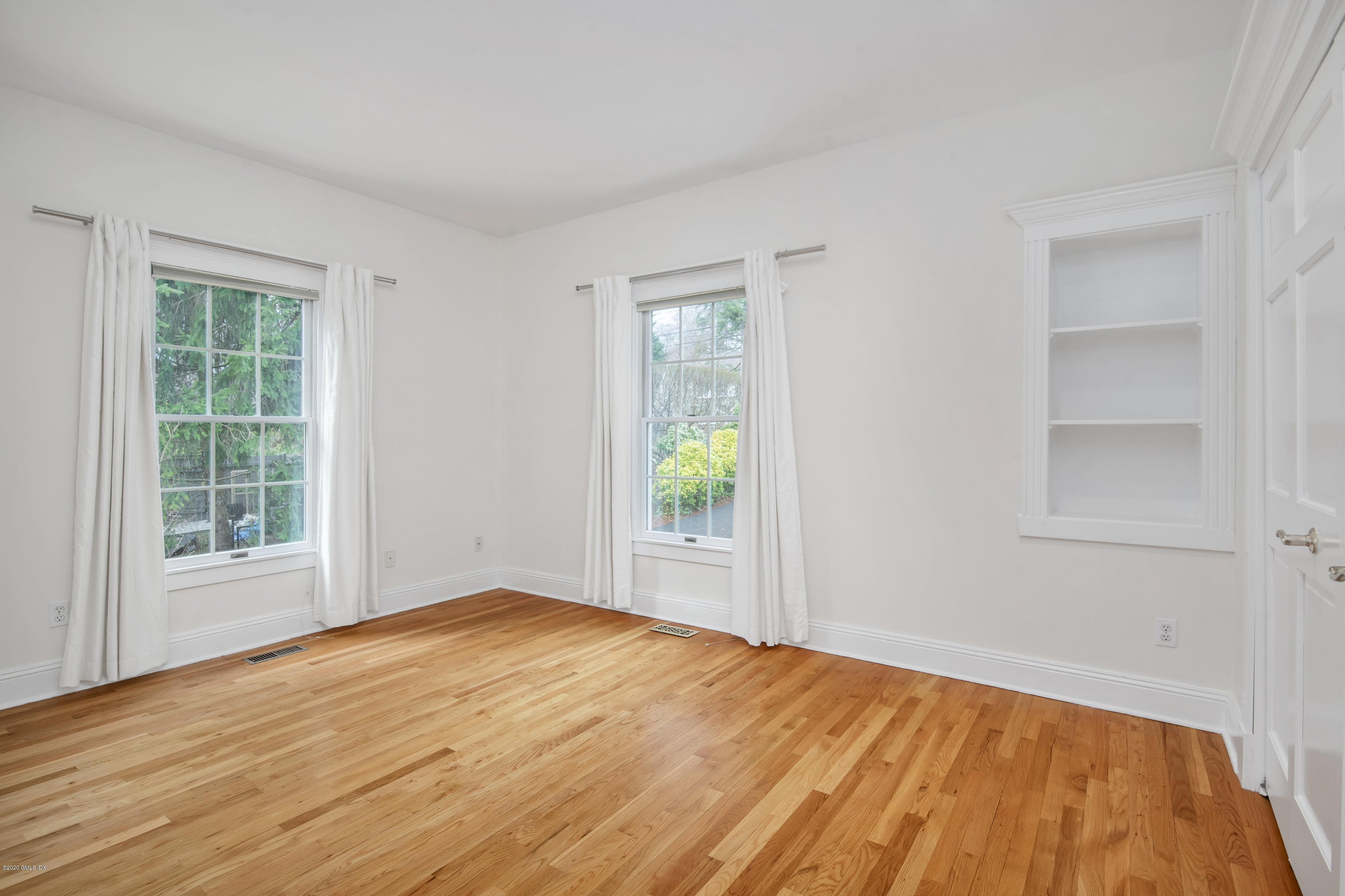 50 Wesskum Wood Road Riverside, CT 06878 - Photo 11 of 19 50 Wesskum interior_1DC0931-Edit