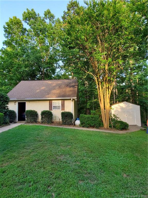 732 Lookout Tower Road Blacksburg, SC 29702 - Photo 5 of 31 front view of a house with a yard