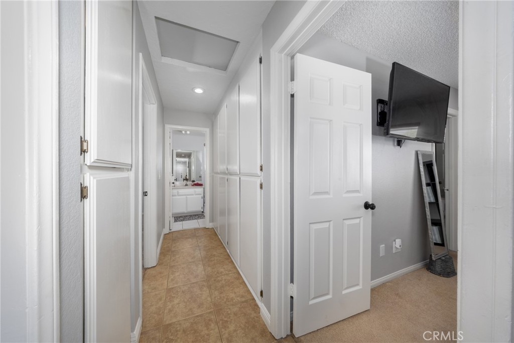 19388 Corwin Road Apple Valley, CA 92307 - Photo 22 of 36 Hall
