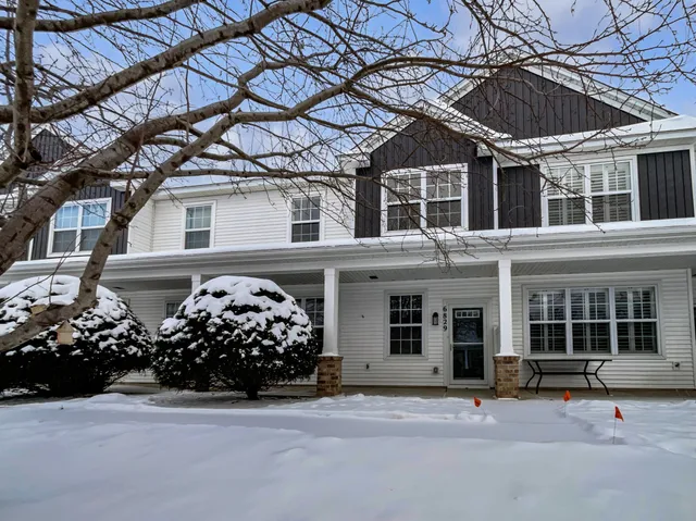 $278,000 | 6829 Narcissus Lane North, Unit 304, Maple Grove, MN 55311
