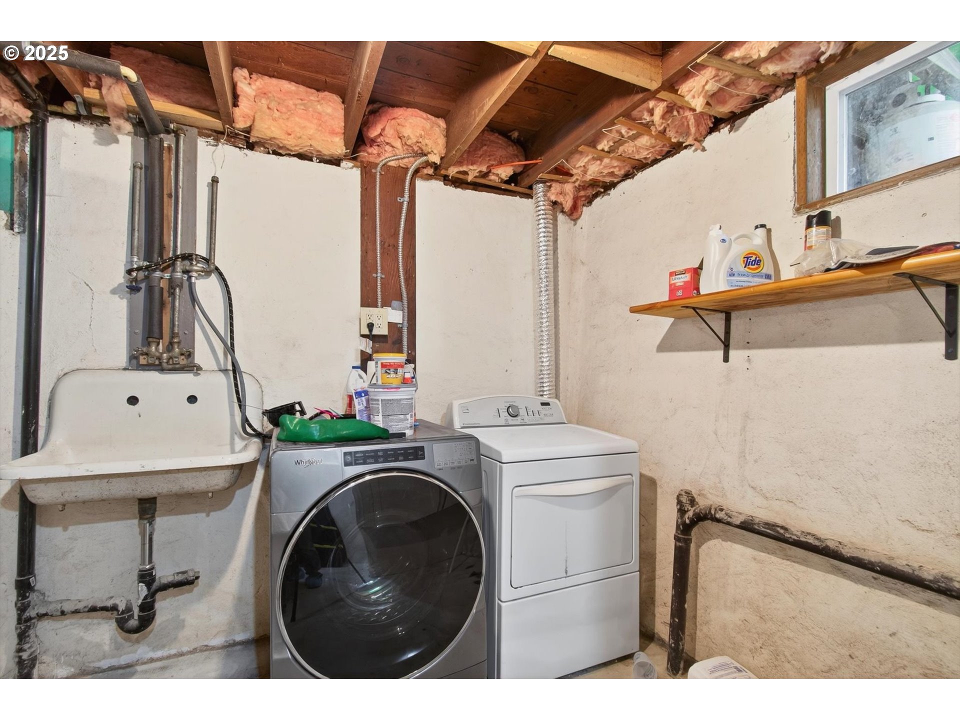 1202 3rd Avenue South Kelso, WA 98626 - Photo 23 of 28 a utility room with dryer and washer