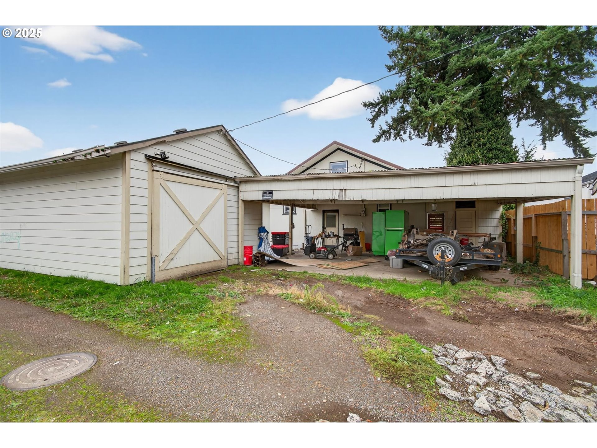 1202 3rd Avenue South Kelso, WA 98626 - Photo 8 of 28 a view of a house with backyard