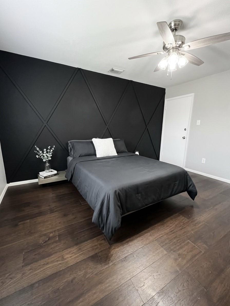 2203 South Houston Road Pasadena, TX 77502 - Photo 14 of 18 3rd bedroom with accent wall no carpet.