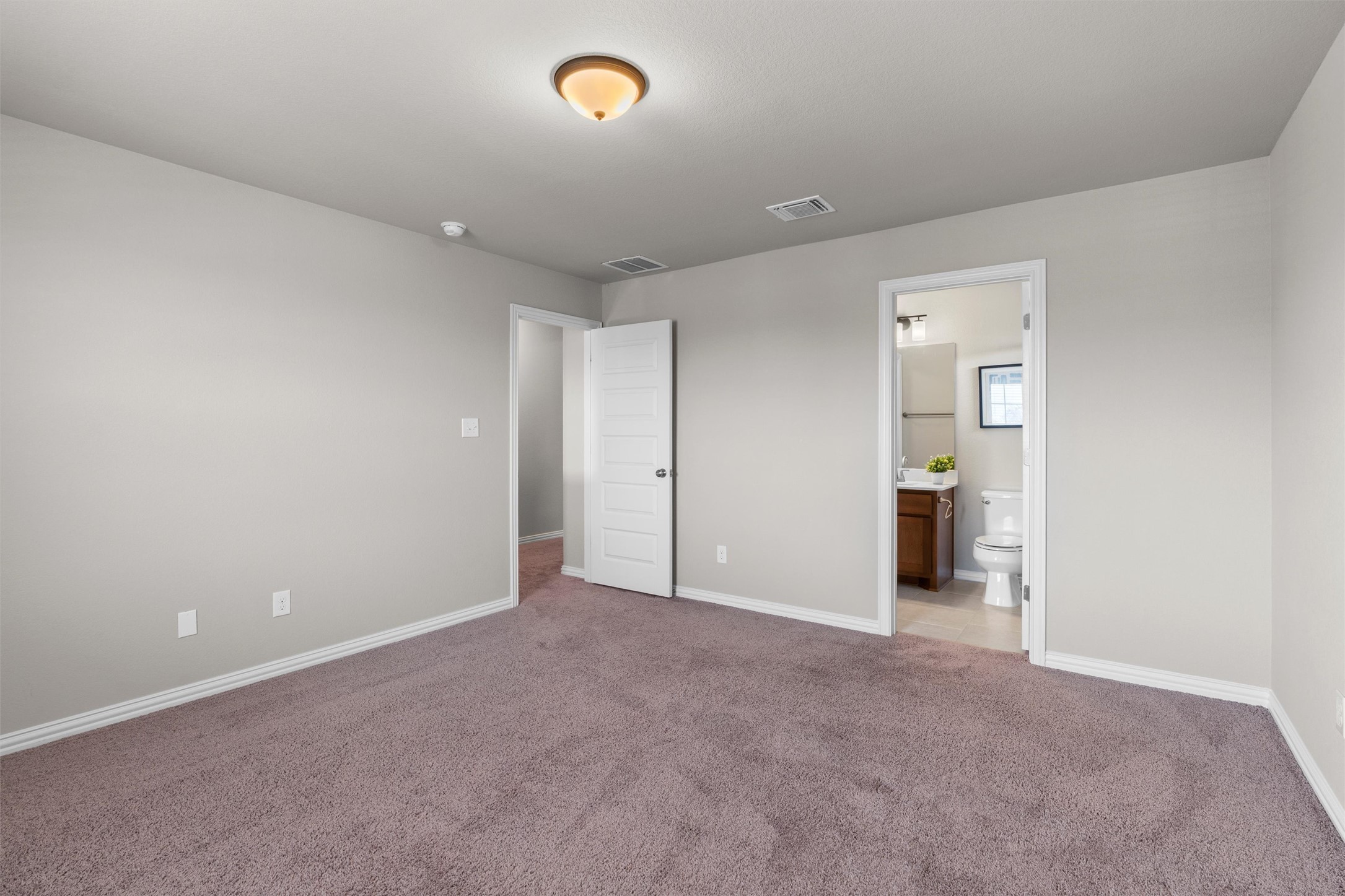 4216 Mercer Road Georgetown, TX 78628 - Photo 27 of 40 Carpeted bedroom with attached full bathroom and walk in closet.