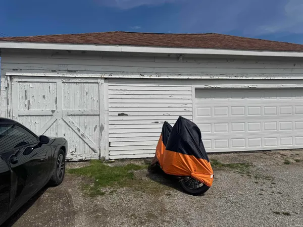 $325,000 | 303 North Harrison Street, Syracuse, IN 46567
