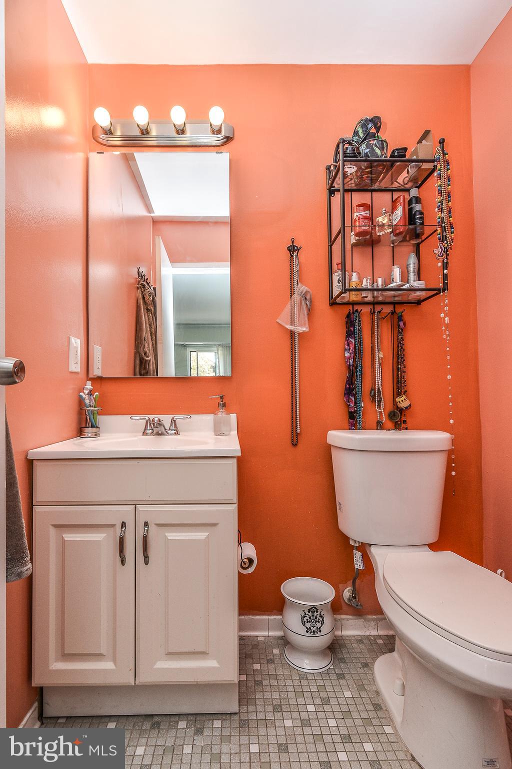 6151 Edsall Road, Unit H Alexandria, VA 22304 - Photo 12 of 21 Master bathroom