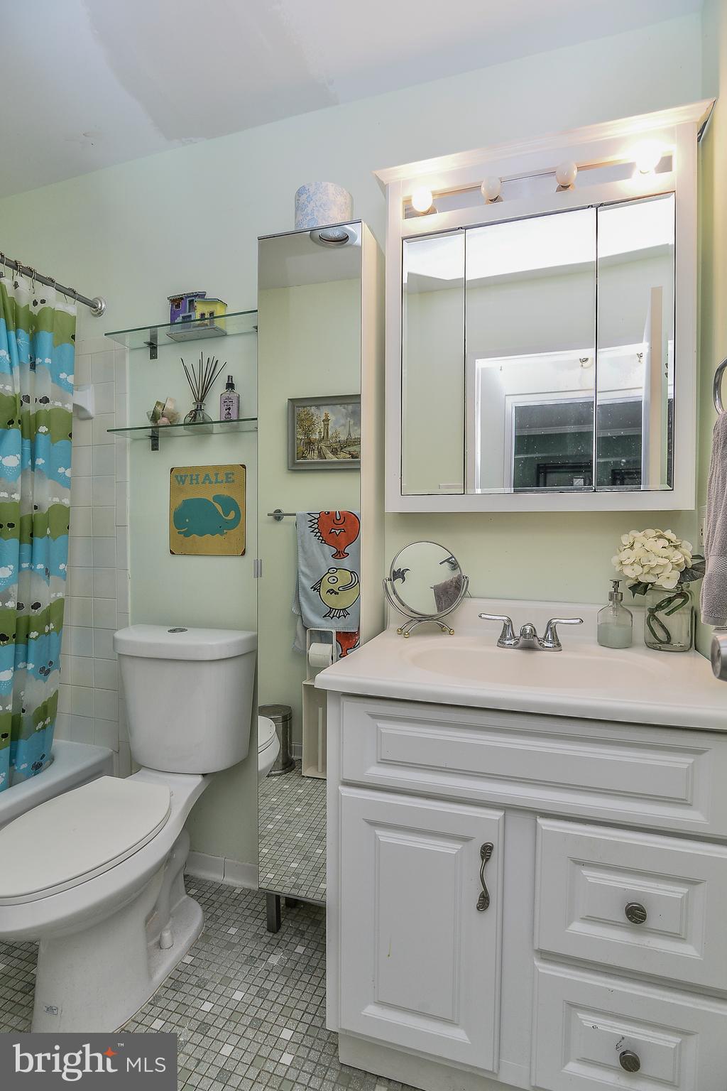 6151 Edsall Road, Unit H Alexandria, VA 22304 - Photo 15 of 21 Bathroom 2
