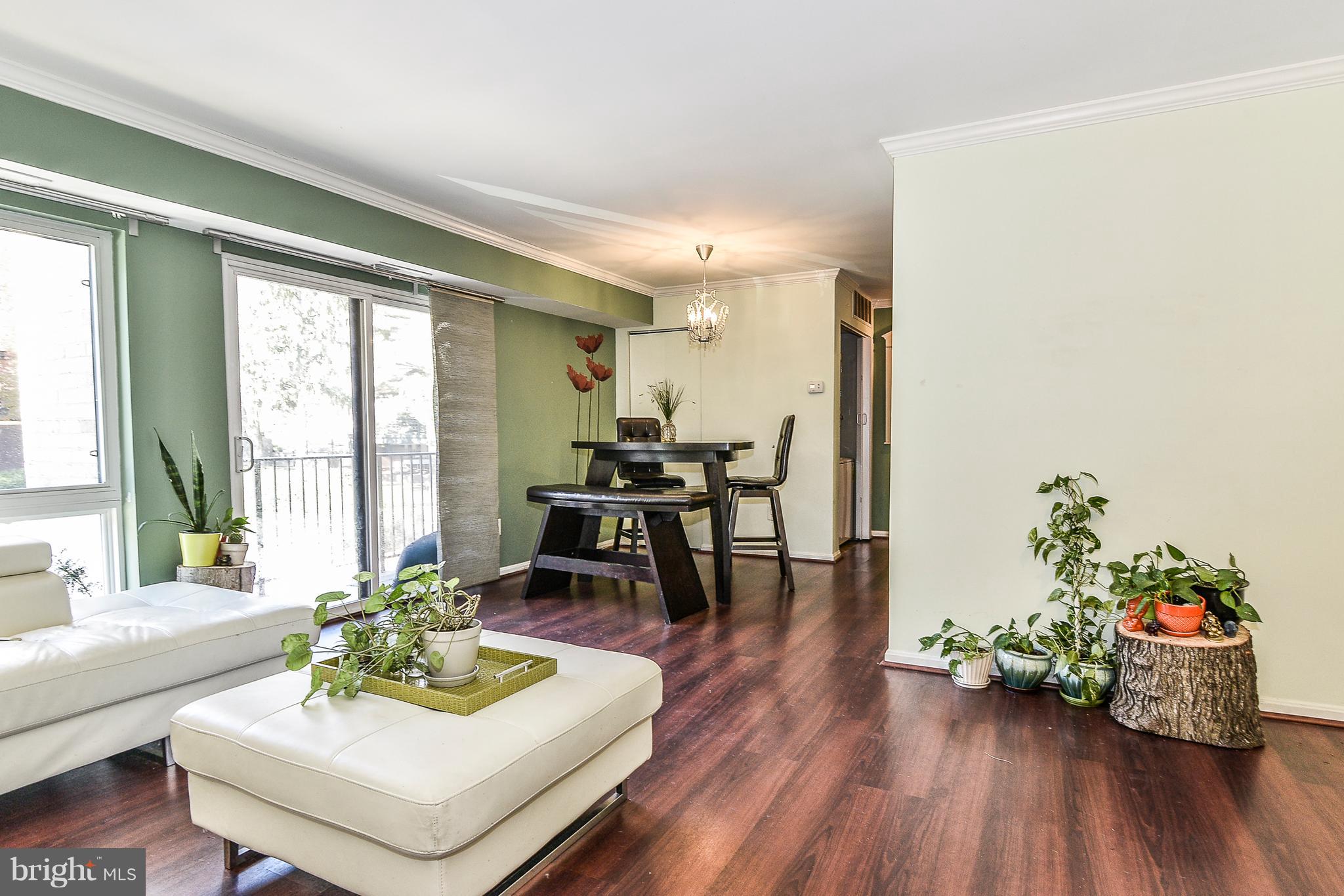 6151 Edsall Road, Unit H Alexandria, VA 22304 - Photo 4 of 21 Living room