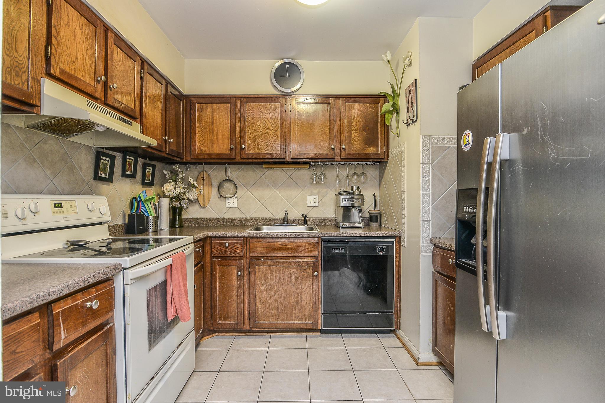 6151 Edsall Road, Unit H Alexandria, VA 22304 - Photo 8 of 21 Kitchen