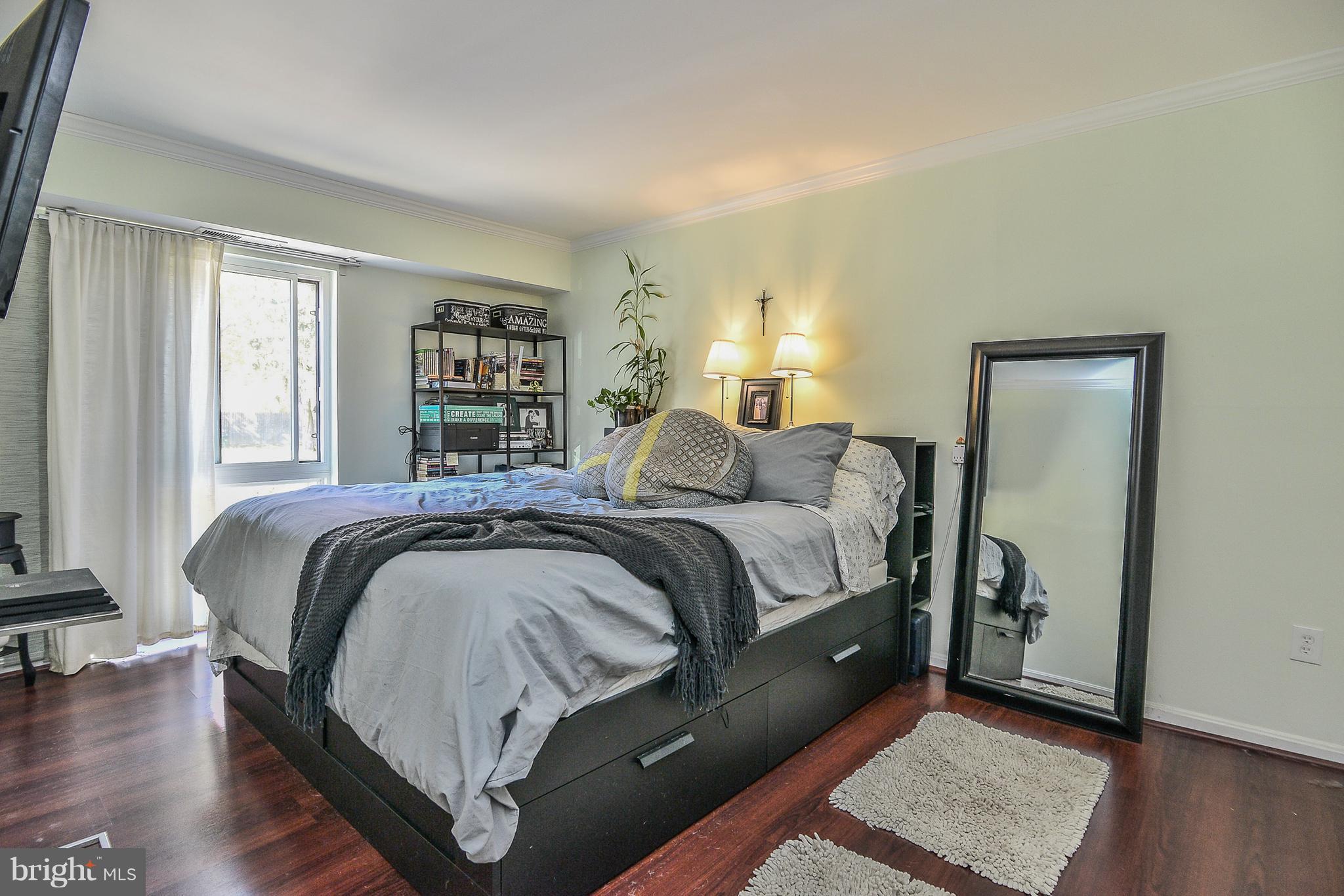 6151 Edsall Road, Unit H Alexandria, VA 22304 - Photo 10 of 21 Master bedroom