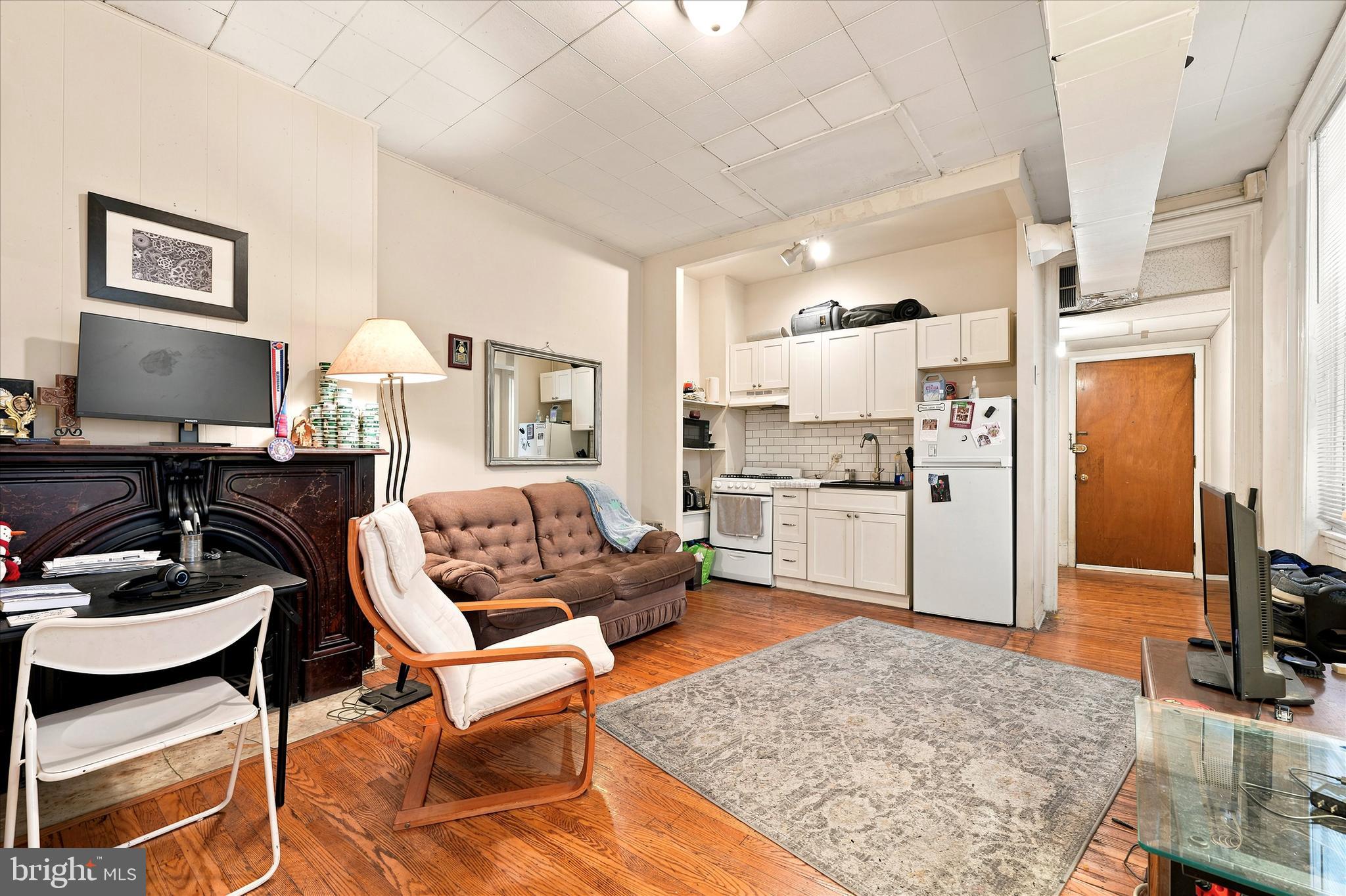 1807 Spruce Street, Unit 2R Philadelphia, PA 19103 - Photo 3 of 15