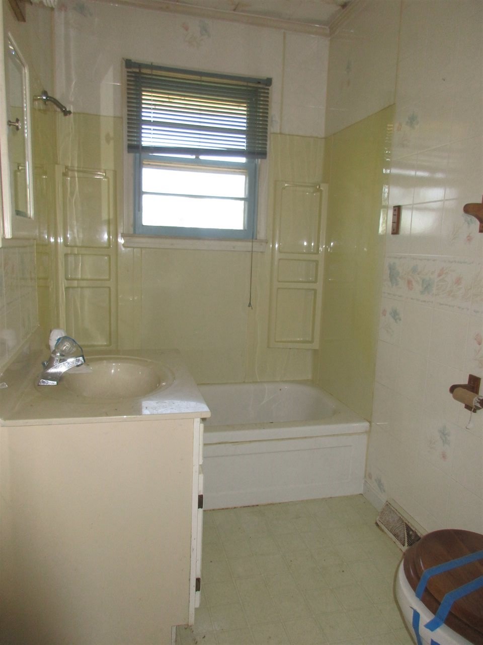 8542 North Lawrence Road Sumner, IL 62466 - Photo 10 of 13 Gallery Image 10