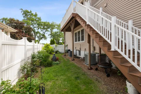 $375,000 | 3858 West 99th Street, Evergreen Park, IL 60805
