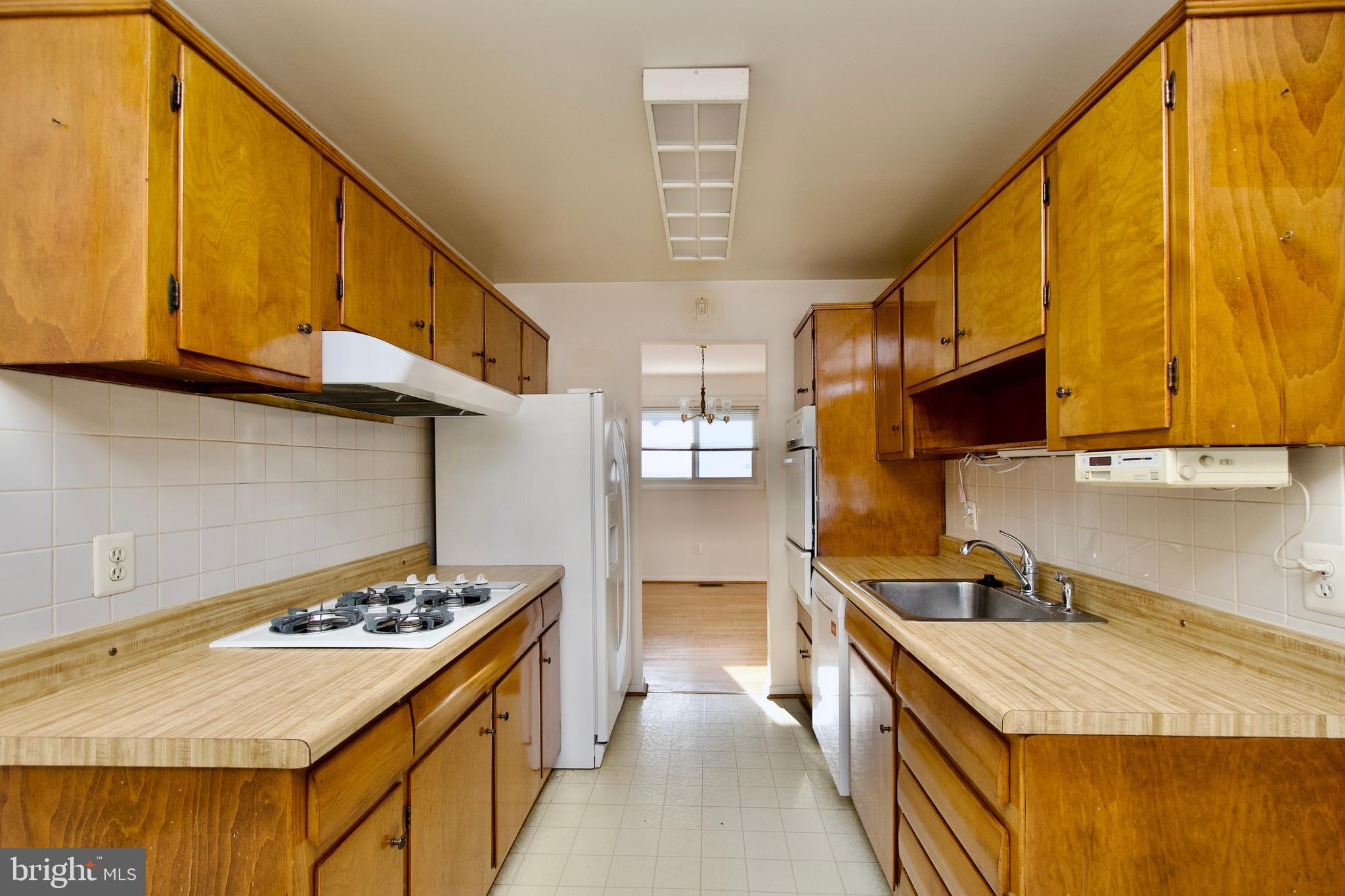 8319 Carnegie Drive Vienna, VA 22180 - Photo 18 of 56 Kitchen