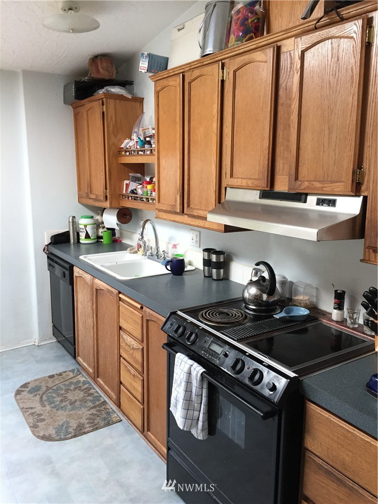 6142 Southwest Old Clifton Road Port Orchard, WA 98367 - Photo 5 of 24 Gallery Image 5
