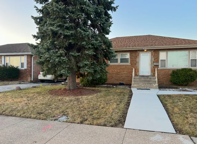 $194,000 | 717 East 154th Street, South Holland, IL 60473