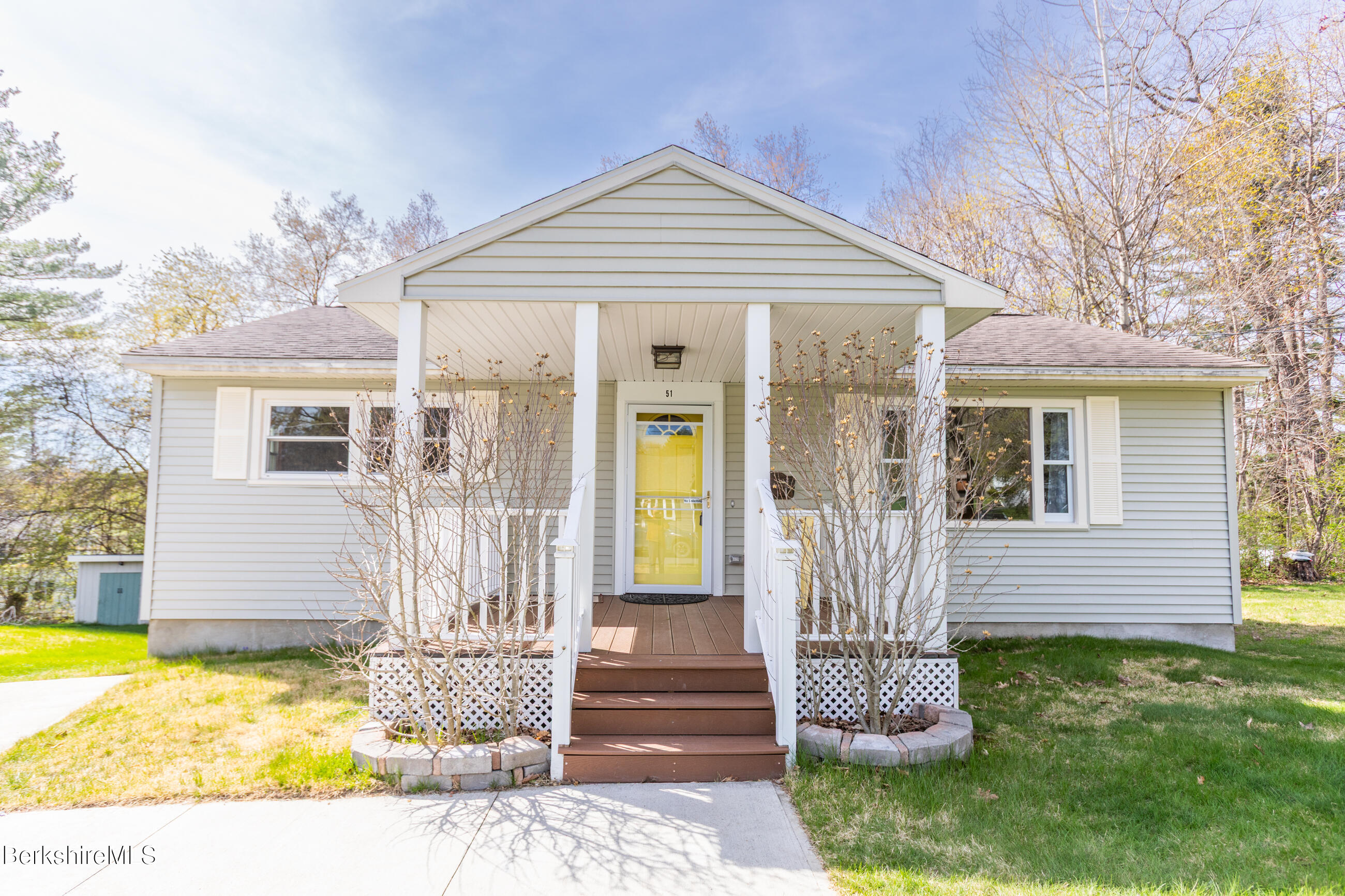 51 Howe Road Pittsfield, MA 01201 - Photo 2 of 26 image-21