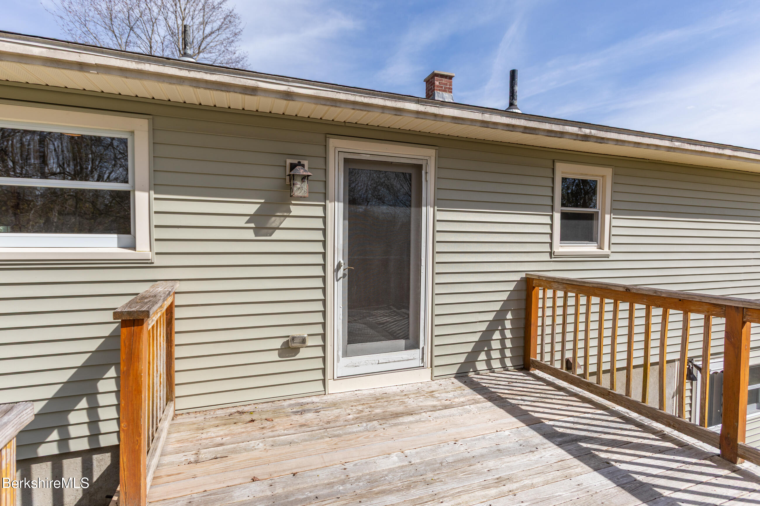 51 Howe Road Pittsfield, MA 01201 - Photo 4 of 26 image-29