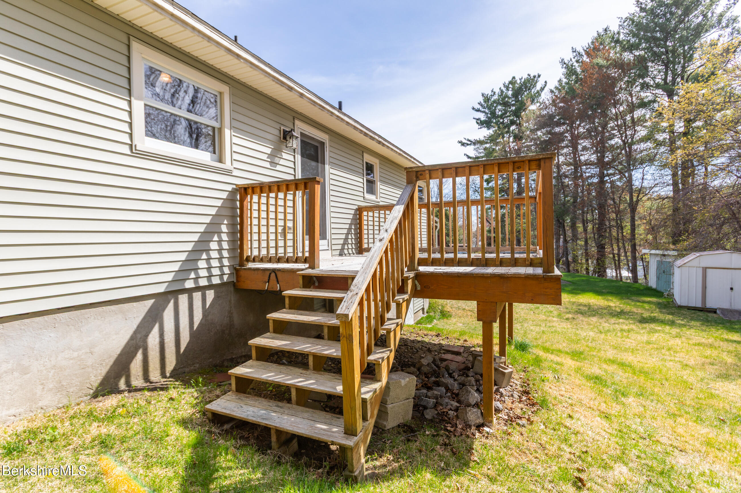 51 Howe Road Pittsfield, MA 01201 - Photo 5 of 26 image-28