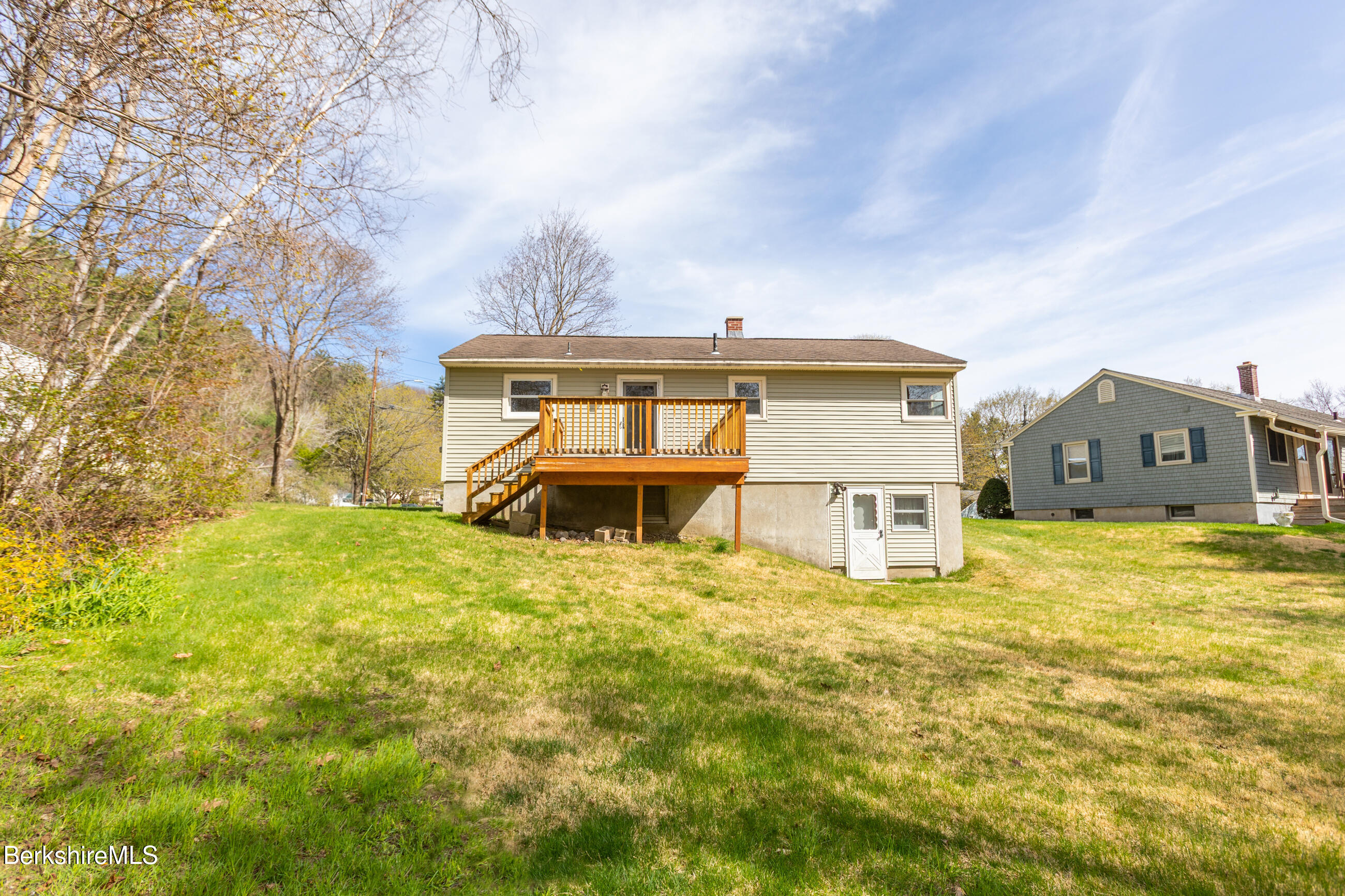 51 Howe Road Pittsfield, MA 01201 - Photo 6 of 26 image-27