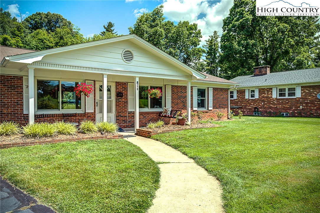 380 Chestnut Drive Boone, NC 28607 - Photo 3 of 34 Gallery Image 3
