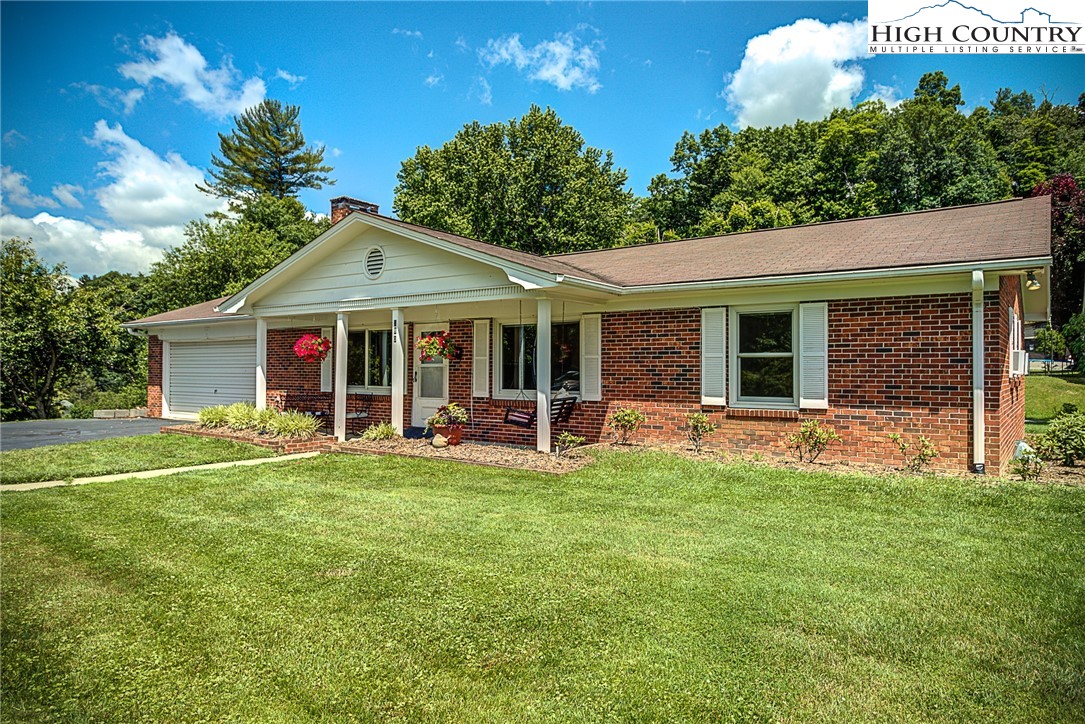 380 Chestnut Drive Boone, NC 28607 - Photo 4 of 34 Gallery Image 4