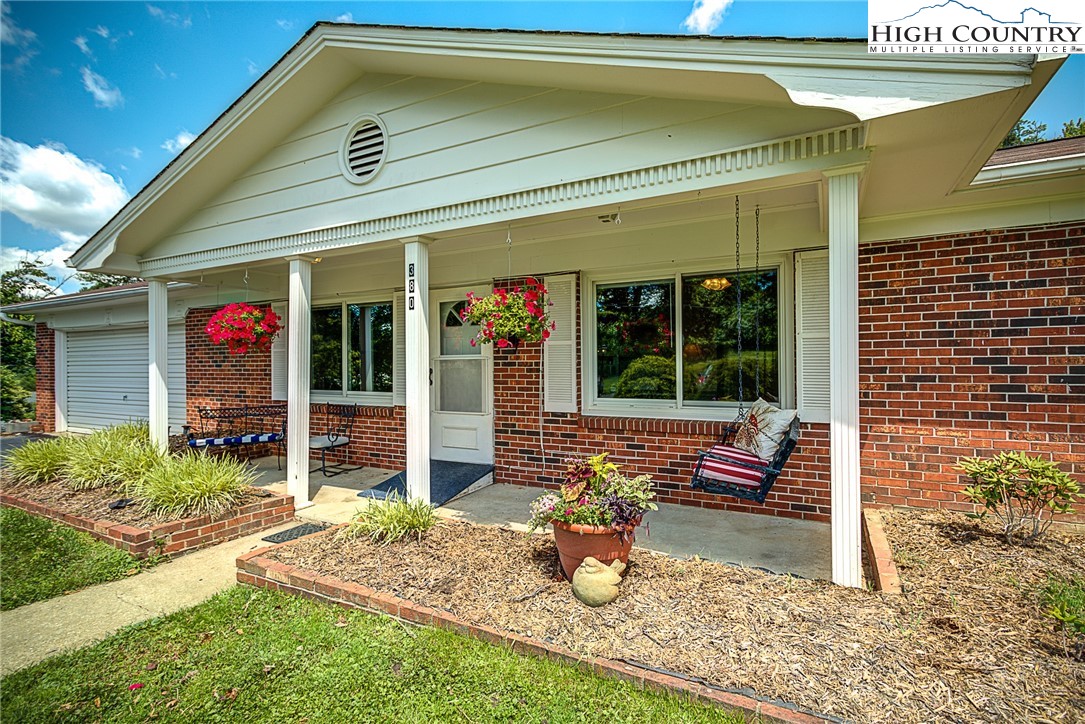 380 Chestnut Drive Boone, NC 28607 - Photo 5 of 34 Gallery Image 5