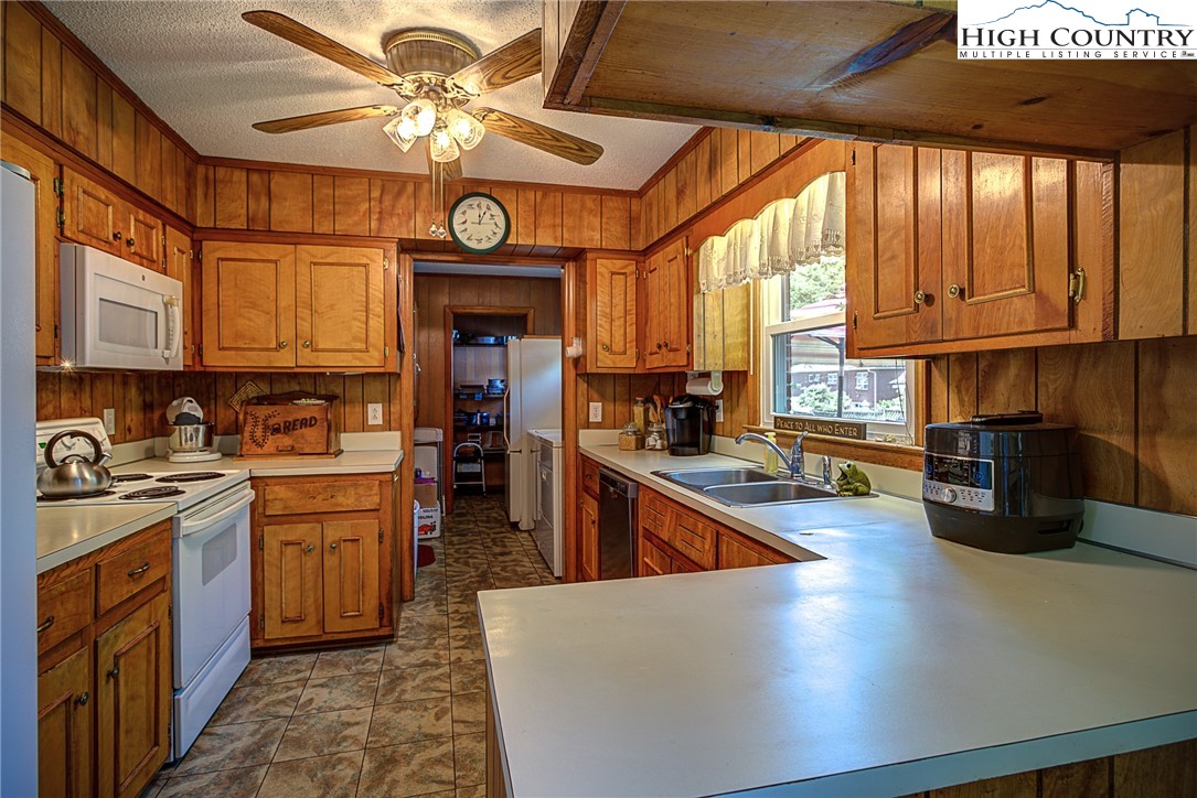 380 Chestnut Drive Boone, NC 28607 - Photo 6 of 34 Gallery Image 6