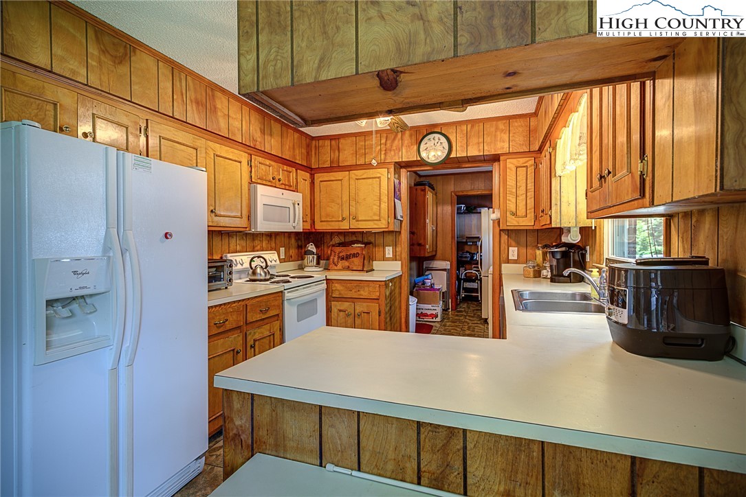 380 Chestnut Drive Boone, NC 28607 - Photo 7 of 34 Gallery Image 7