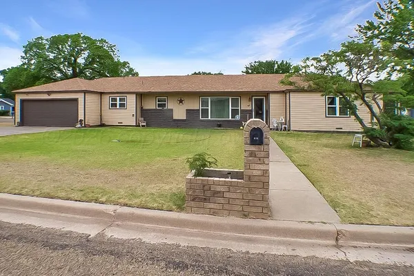 $209,000 | 410 West 9th Street, Friona, TX 79035