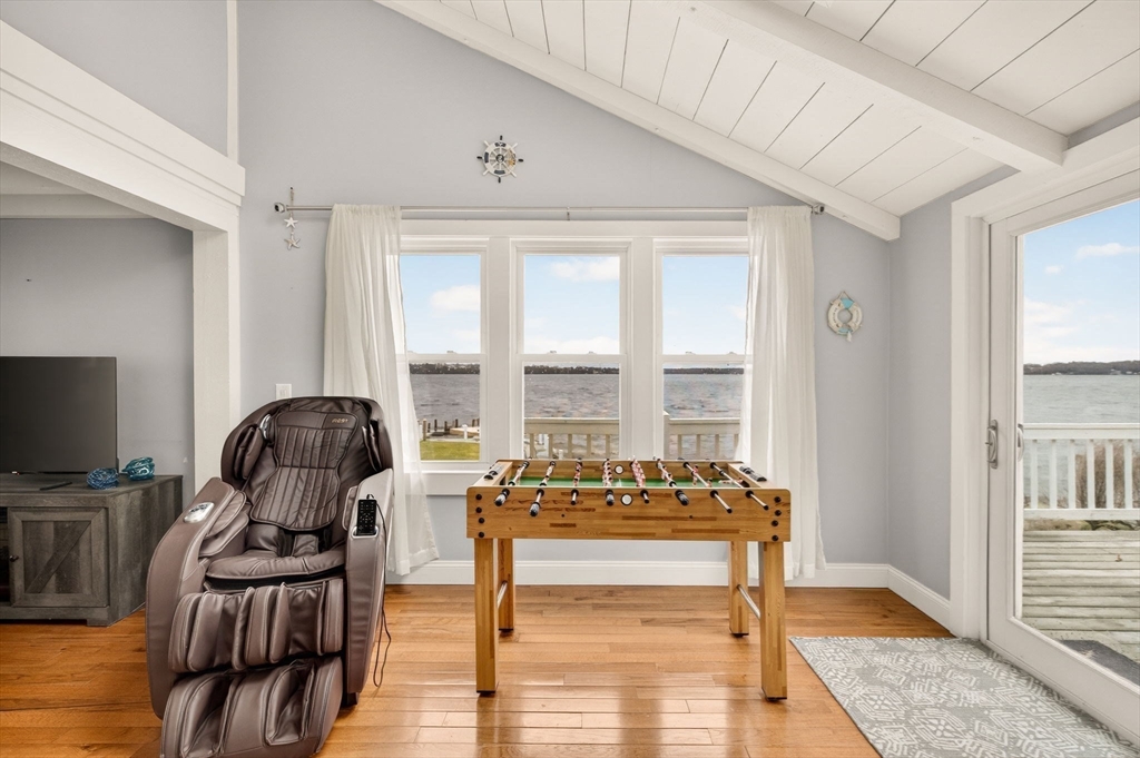 112 Hiatt Street Fall River, MA 02721 - Photo 11 of 36