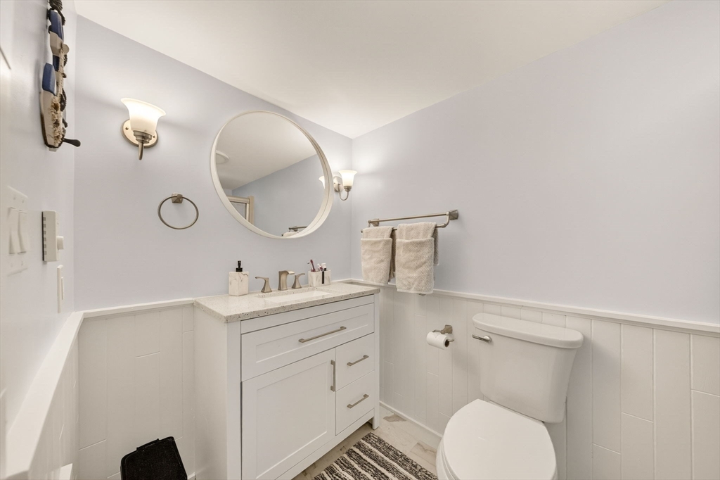 112 Hiatt Street Fall River, MA 02721 - Photo 17 of 36