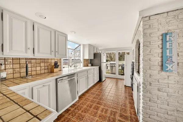 $949,000 | 112 Hiatt Street, Fall River, MA 02721