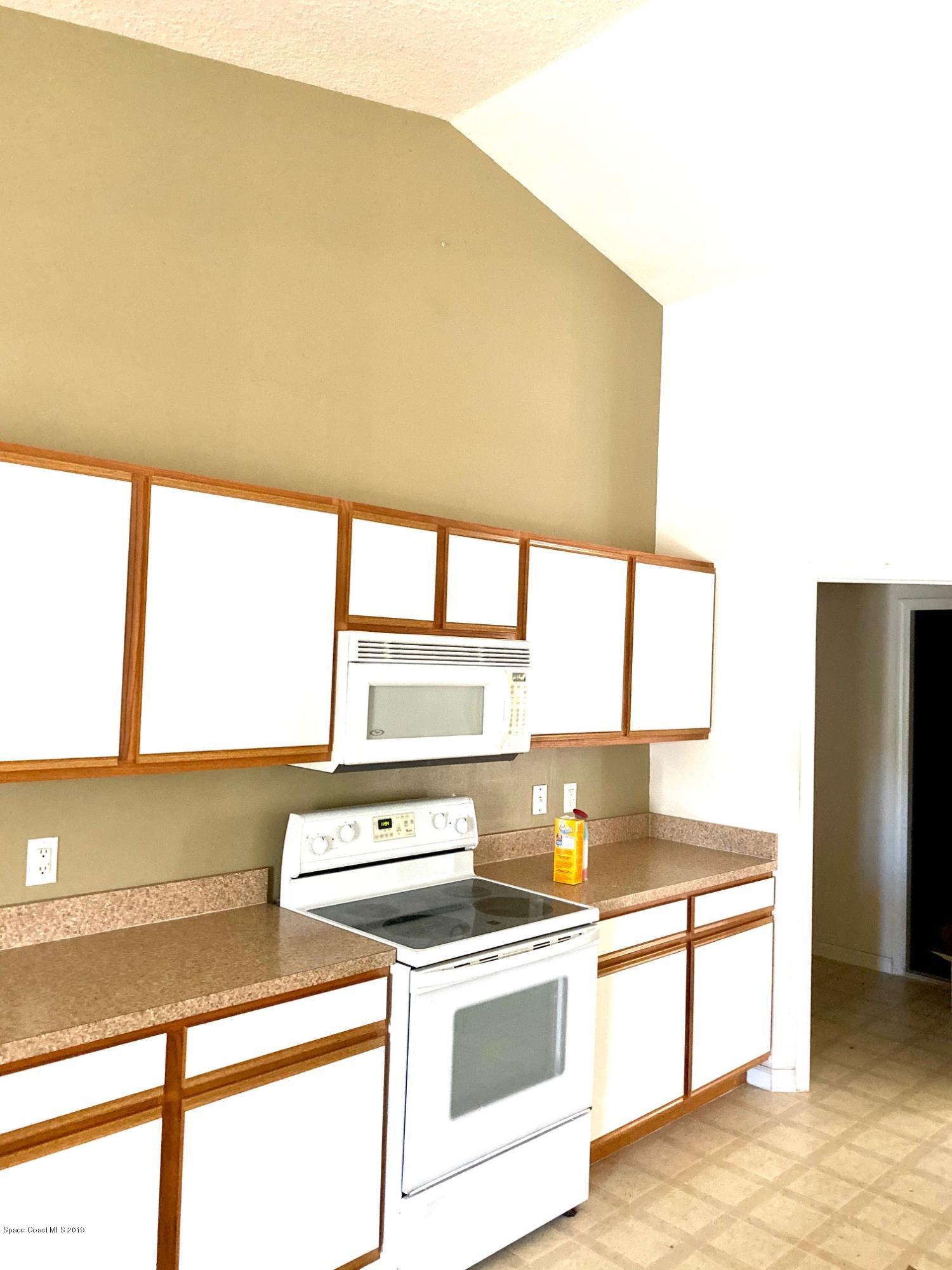 125 Benchor Road Northwest Palm Bay, FL 32907 - Photo 3 of 12 Kitchen