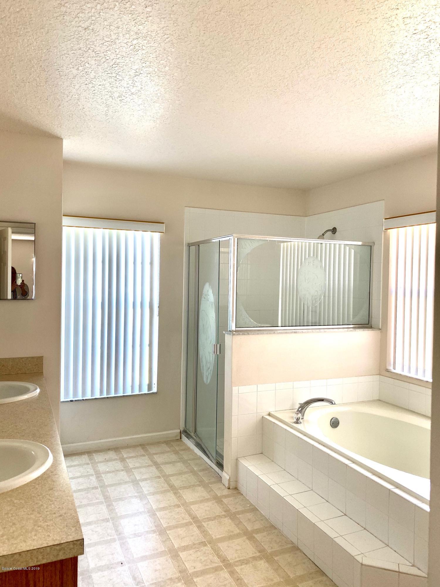 125 Benchor Road Northwest Palm Bay, FL 32907 - Photo 5 of 12 Master Bath