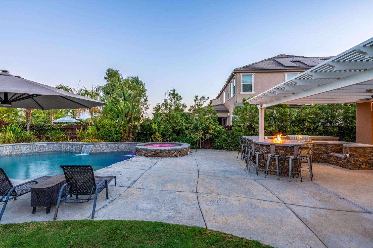 1412 North Traverse Avenue Clovis, CA 93619 - Photo 2 of 41