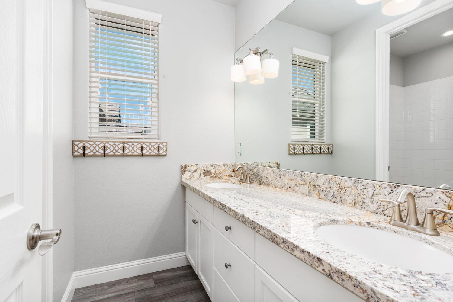 1412 North Traverse Avenue Clovis, CA 93619 - Photo 25 of 41