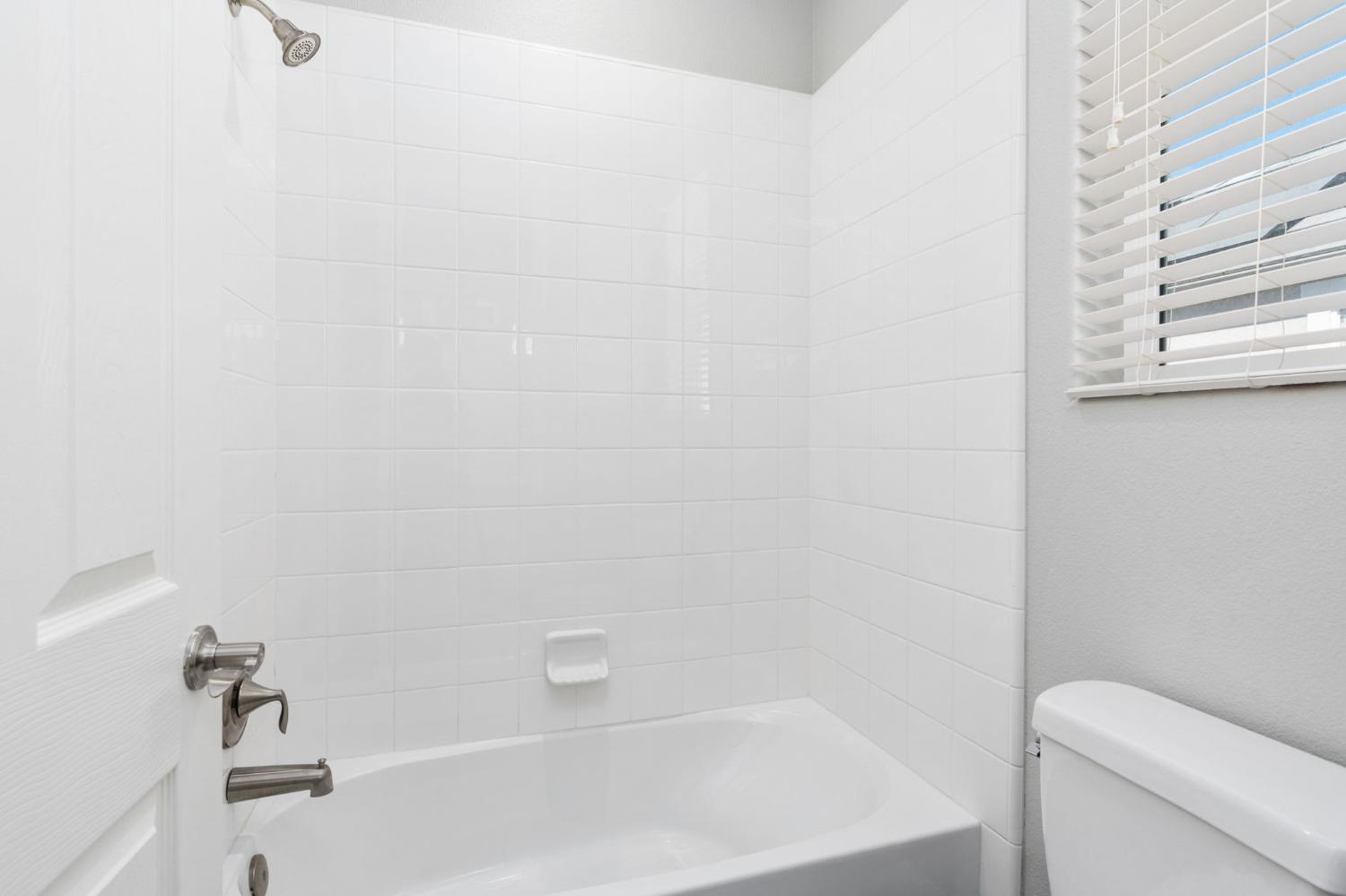 1412 North Traverse Avenue Clovis, CA 93619 - Photo 26 of 41